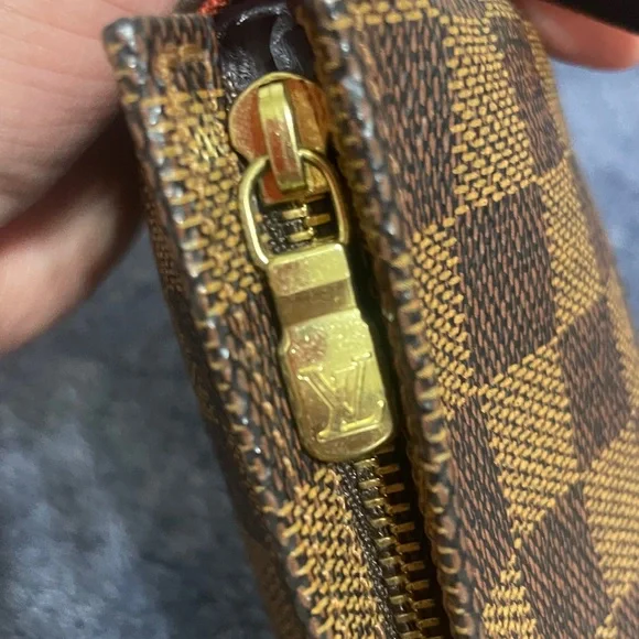 Louis Vuitton Damier Pouch - Picture 9 of 15